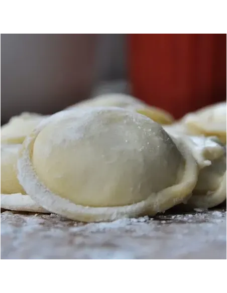 Sorrentinos Negros Rellenos De Salmon X 12 U