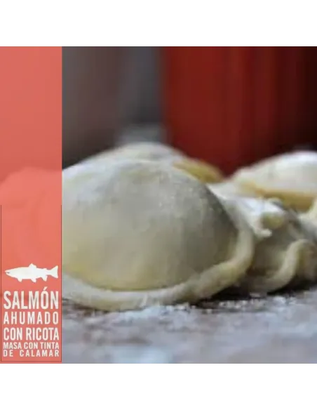 Sorrentinos Negros Rellenos De Salmon X 12 U